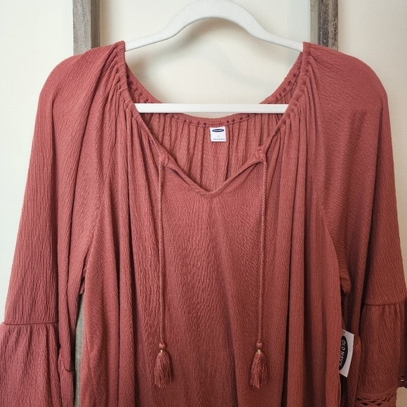 ⭐️40% Off⭐️ Old Navy Pucker Bell Sleeve Top - Picture 3 of 13